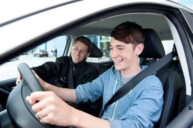 comment-faire-beneficier-votre-enfant-conducteur-dun-bonus-assurance-auto-jeune-conducteur
